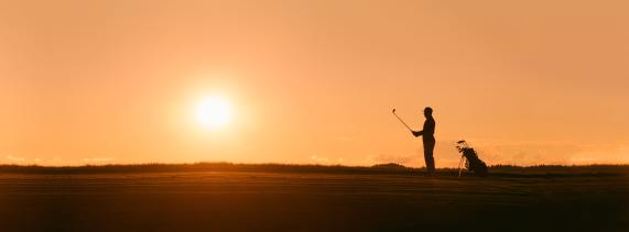 Vi inkluderar en bild på en golfspelare under sin pre-shot routine eftersom han troligtvis även använder sig av visualisering då. Det ger en bra bild av mental träning inom idrotten vilket blogginlägget handlar om.